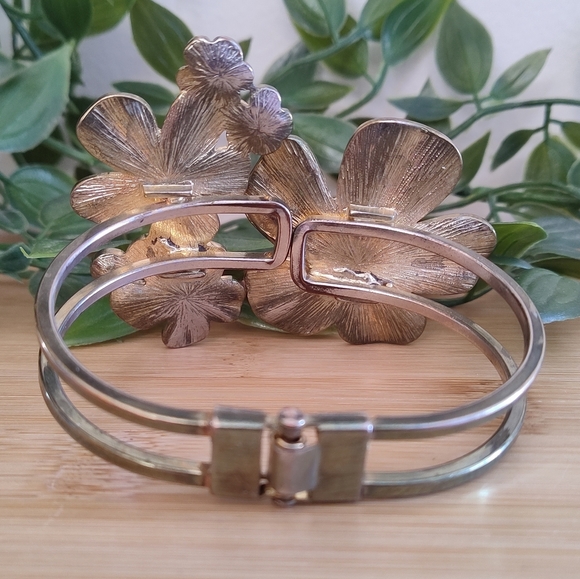 💎3/30💎 Floral Statement Bracelet - Picture 7 of 8